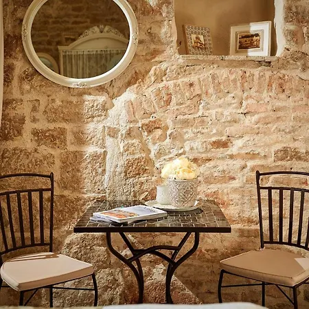Rustic Sv Frane In The Old Town Apartment