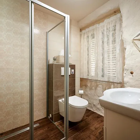 Rustic Sv Frane In The Old Town 公寓 *