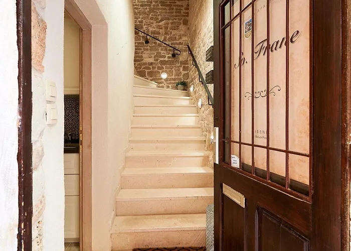 Rustic Sv Frane In The Old Town 시베니크